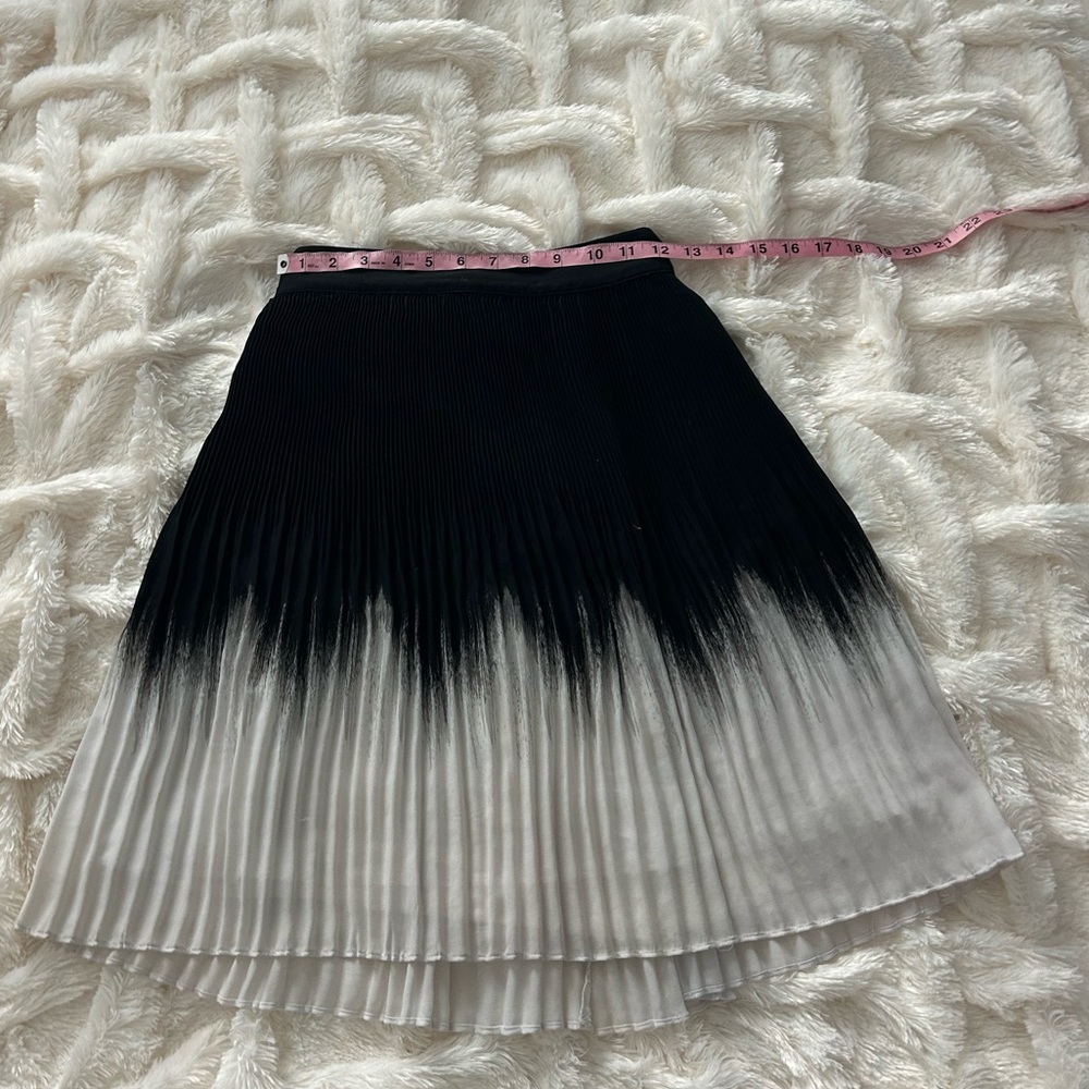 WHBHM | Pleated Ombre Skirt | Black White | Chic Workwear | Mini Skirt | 00